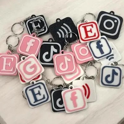 NFC Social Tag – The Smart Keychain for Business & Social Media!