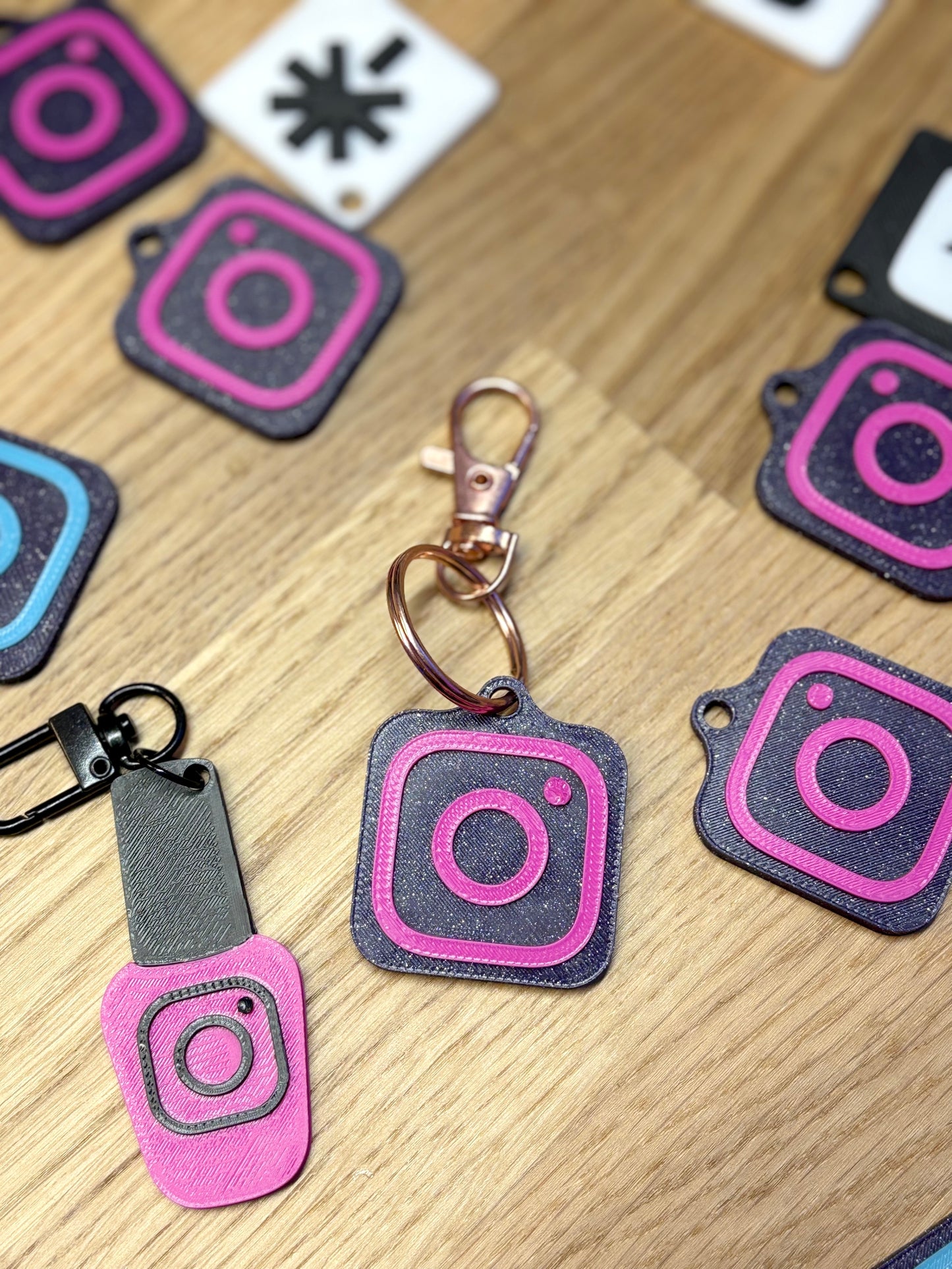 NFC Social Tag – The Smart Keychain for Business & Social Media!