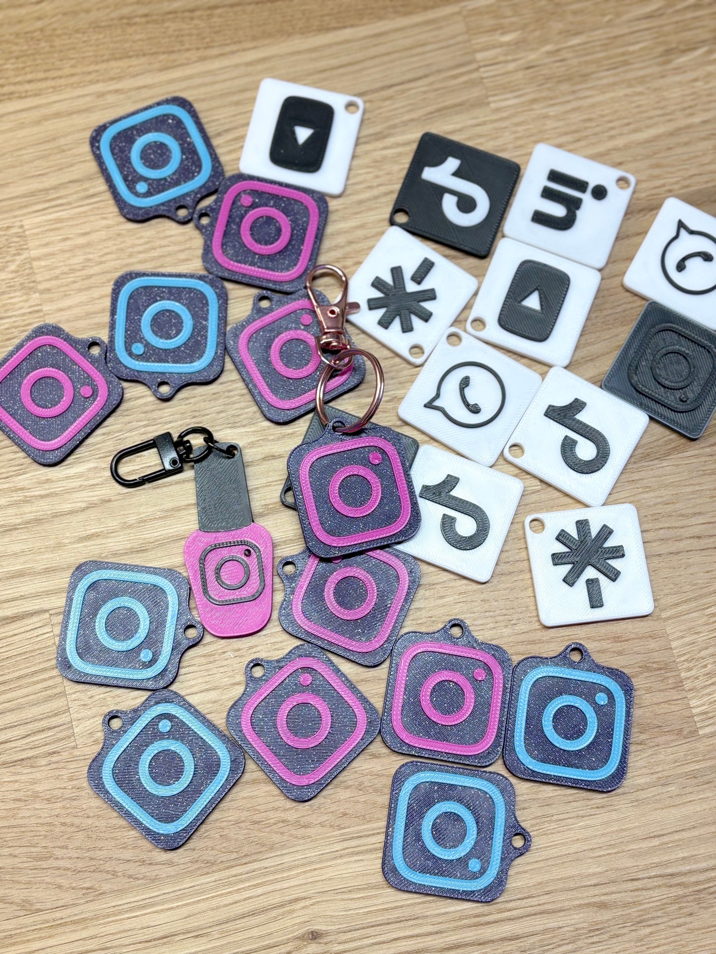 NFC Social Tag – The Smart Keychain for Business & Social Media!