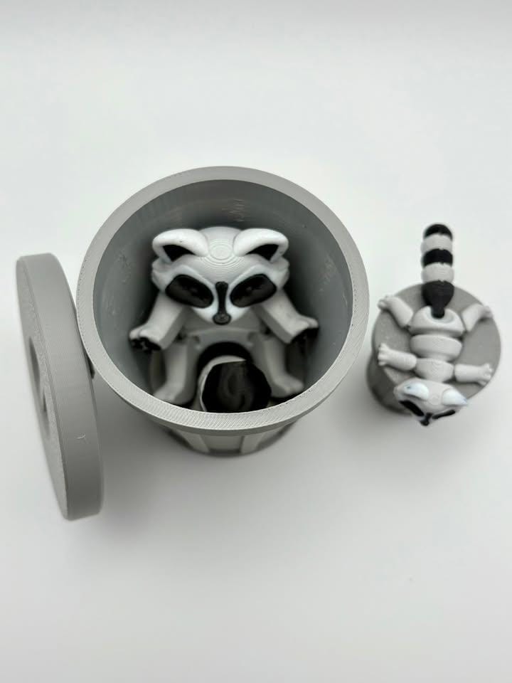 Cute Articulated Raccoon Small Trash Can - Interactive Fidget Toy, 3D-Printed PLA with Flexible Joints for Desk Decor and Fun