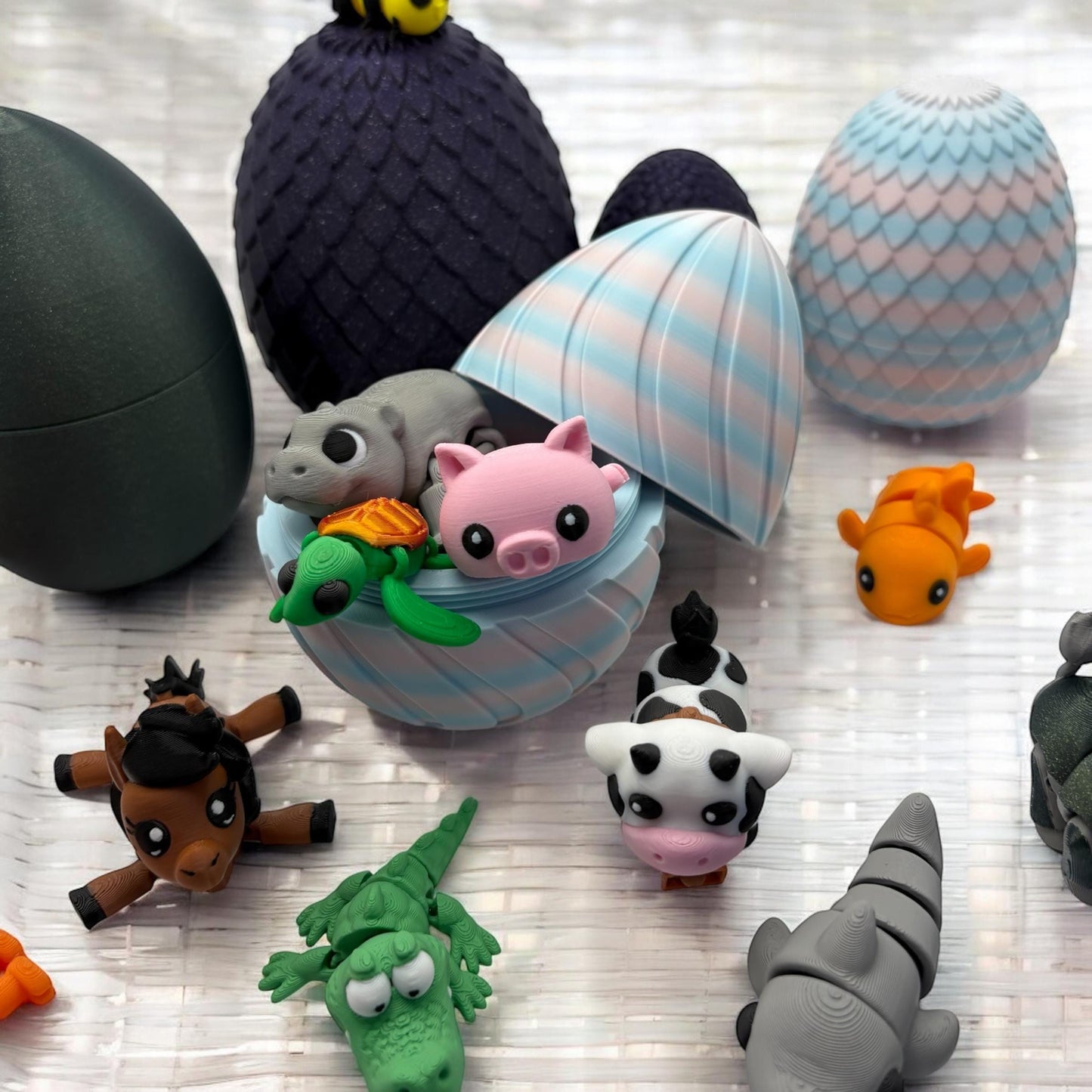 Mystery Egg Articulated Animals with 5 Assorted Animals Fidget Toy